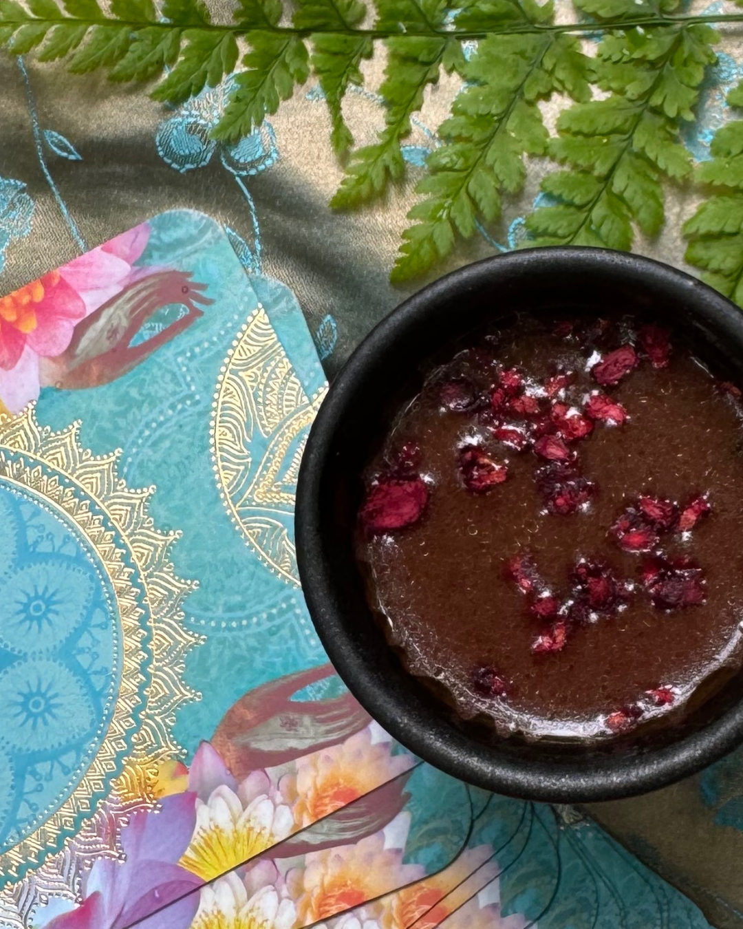 Ceremonial_Grade_Cacao_with_Freeze_Dried_Raspberries_and_tarot_cards 